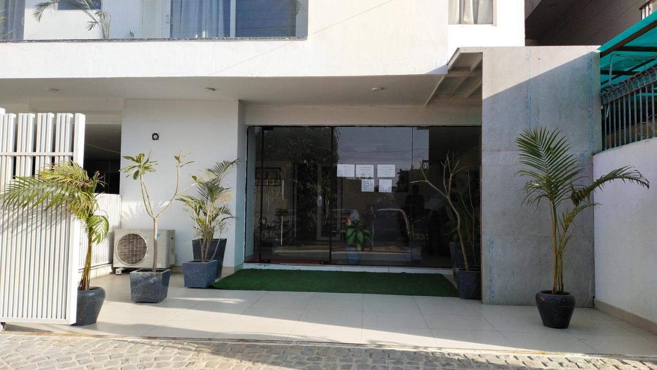 Saltstayz Sector 52 - Ardee City Mall Gurgaon Exterior foto